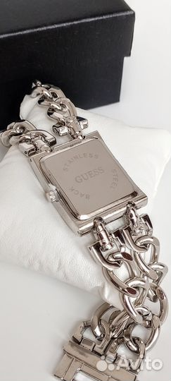 Часы Guess женские серебристые. Новые