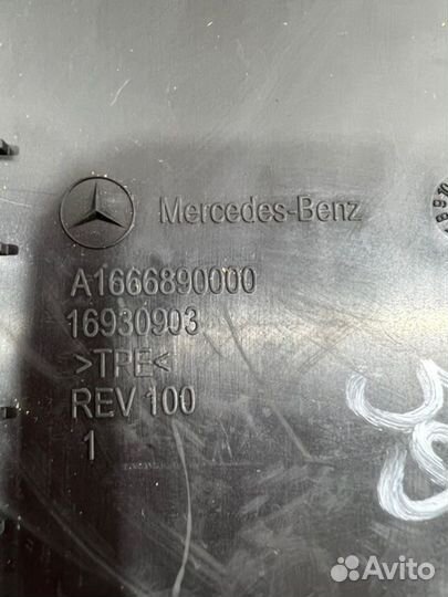 Накладка центральной консоли Mercedes-Benz