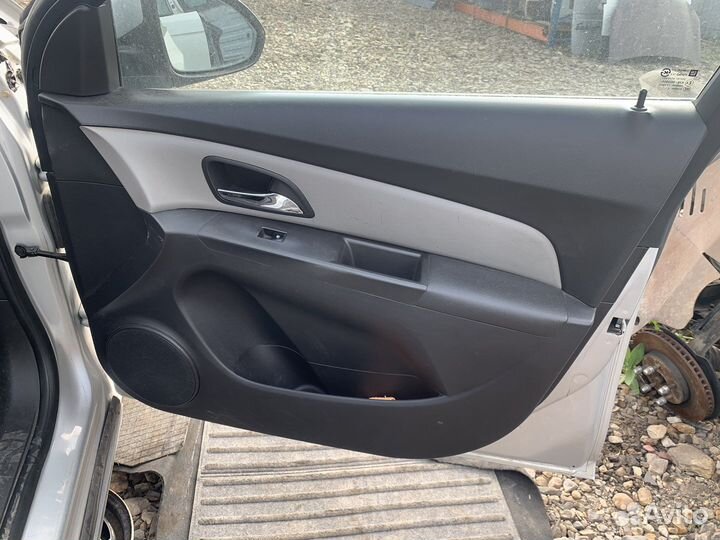 Обшивка двери chevrolet cruze