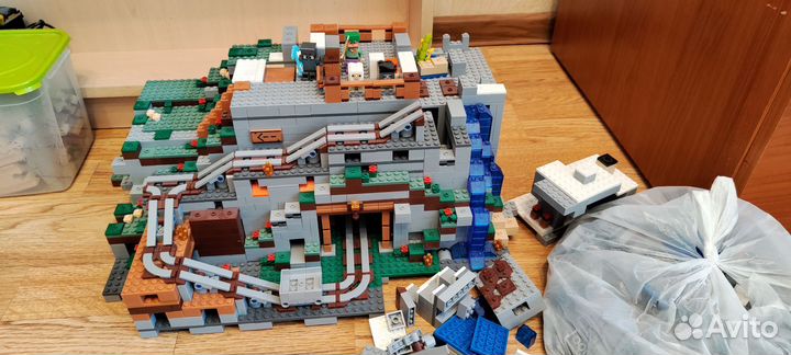 Лего Майнкрафт горная пещера