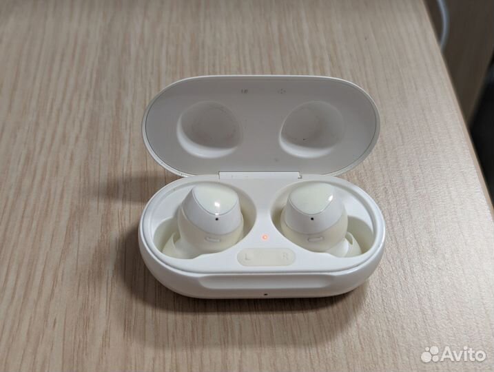 Samsung galaxy buds plus, правый и кейс