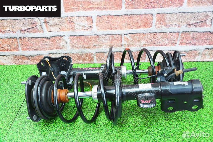 Стойки передние Toyota Prius ZVW30 2zrfxe