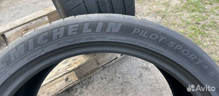 Michelin Pilot Sport 4 S 295/35 R21
