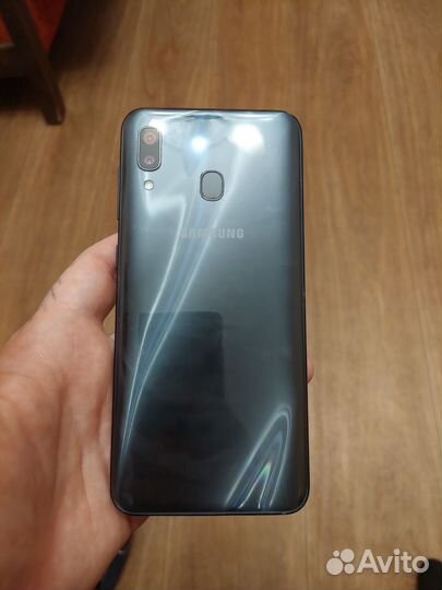 Samsung Galaxy A20, 3/32 ГБ