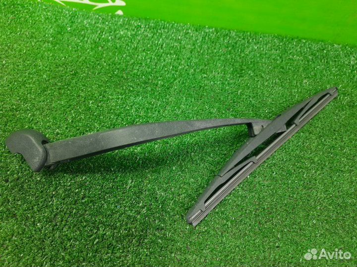 Дворник задней двери nissan note E11 HR15DE 2011