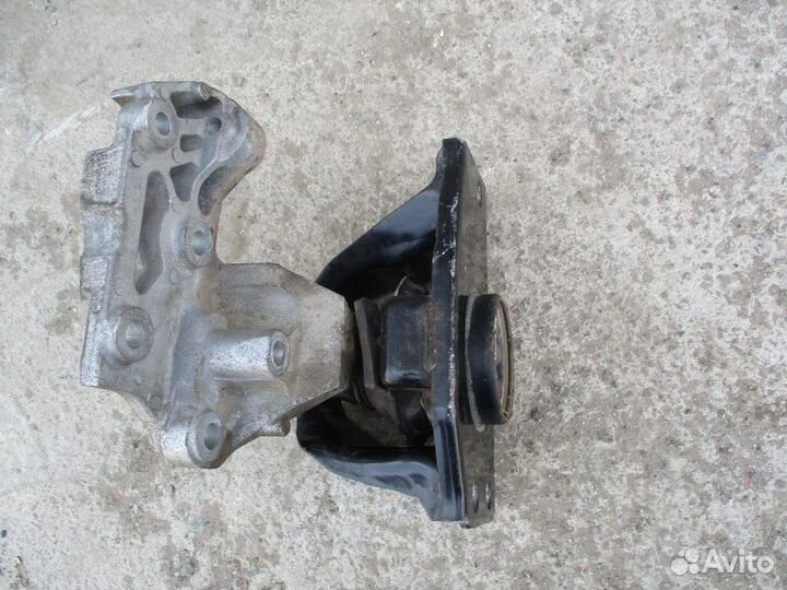 Опора двигателя правая Renault Koleos 1 HY0