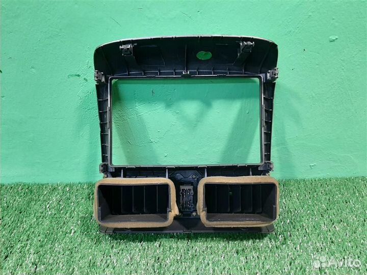 Дефлектор торпедо центральный Honda CR-V 2 (RD5)