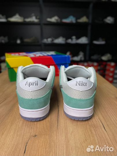 Nike SB Dunk low April