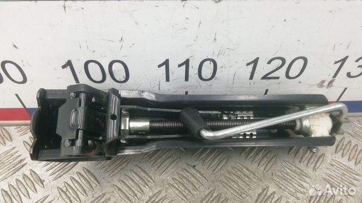 Домкрат на Volkswagen Passat Cc