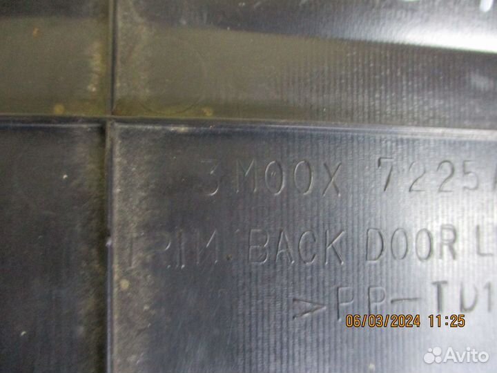 Обшивка крышки багажника Митсубиси Паджеро 4