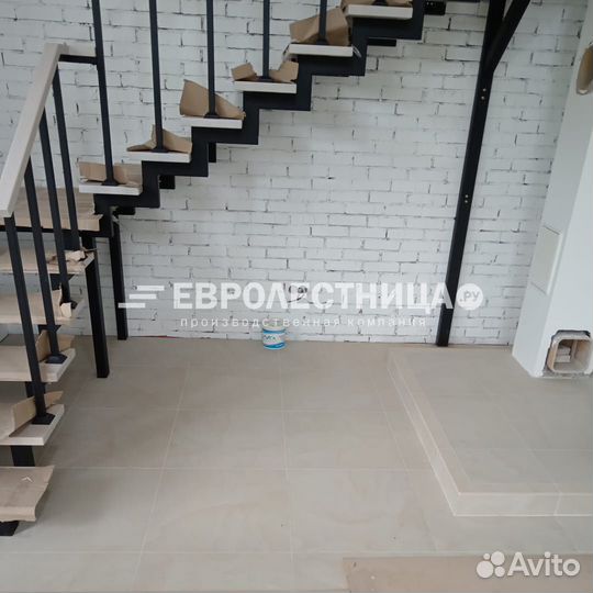 Лестница на металле с деревянными ступенями