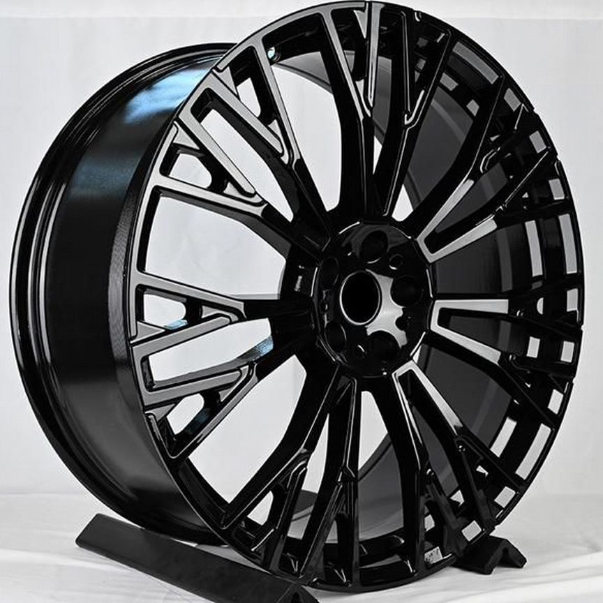 IWheel FC736 : 9,5x22 5*112 Et:37 Dia:66,6 Gloss Black