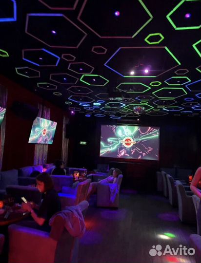 Официант в ночной клуб