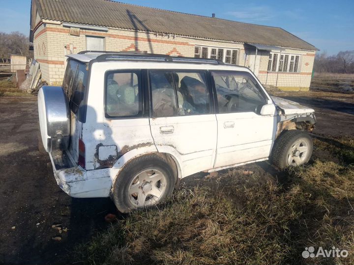 Suzuki Vitara 2.0 МТ, 1995, битый, 200 000 км
