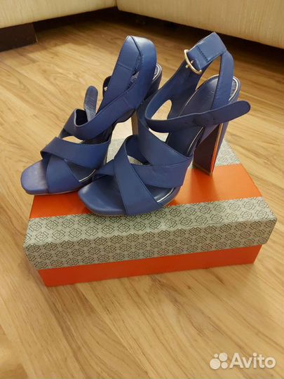 Босоножки 39