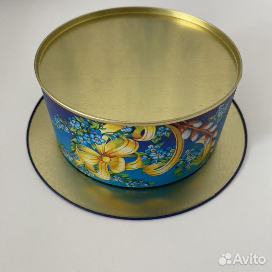 Коробка жестяная с часами