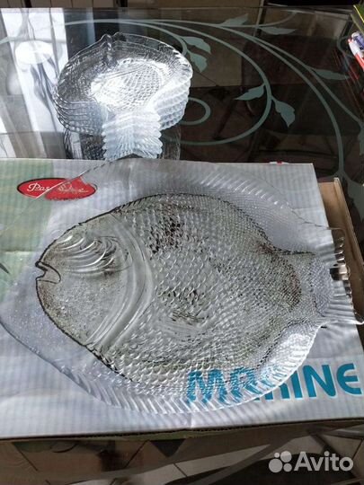 Красивый набор блюдо + 6 тарелок