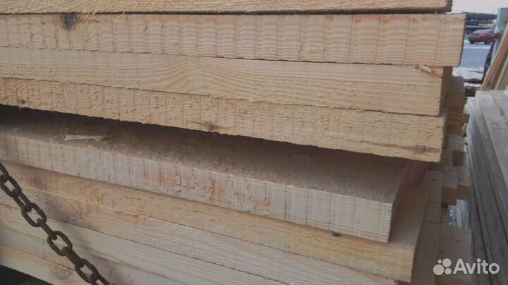 Прочные доски из сосны для надежных конструкций