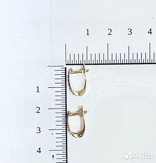 Золотые серьги с камнем