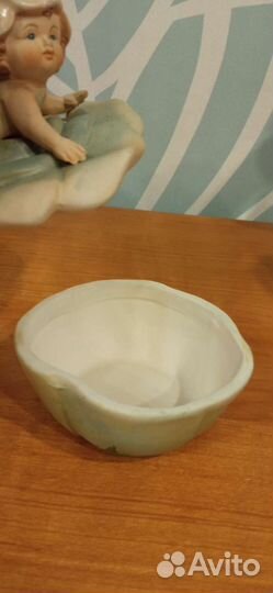 Шкатулка ангелок в цветочном чепчике