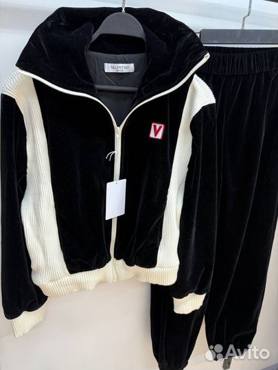 Спортивный костюм женский