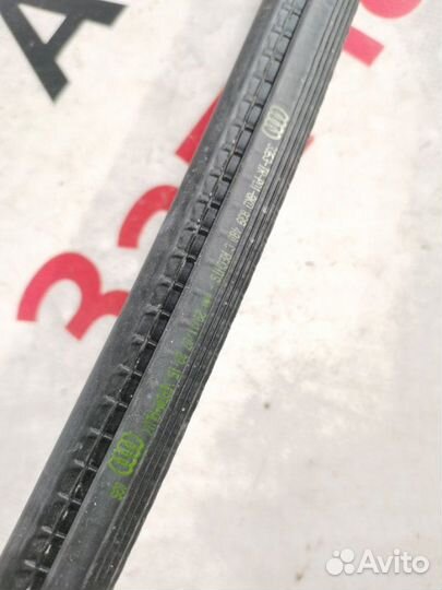 Молдинг стекла задний правый Audi A4