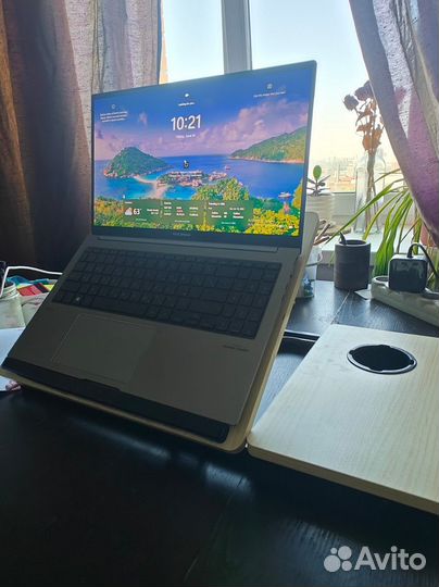 Подставка под ноутбук