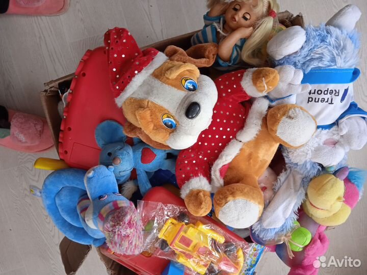 Детские игрушки большой коробкой