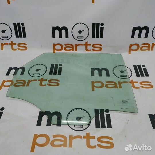 Стекло двери заднее правое Audi Q3 8U 2013