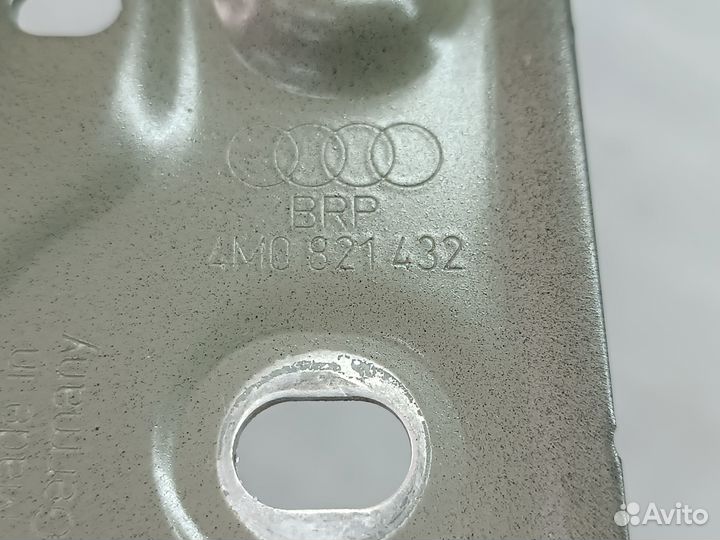 Кронштейн крыла передний правый для Audi Q7 4M