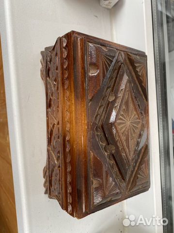 Деревянная шкатулка