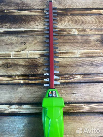 Штанговый аккумуляторный кусторез Greenworks