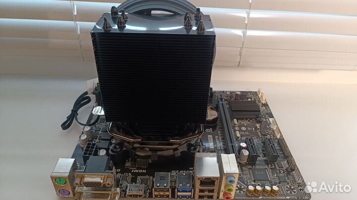 Материнская плата с процессором и памятью