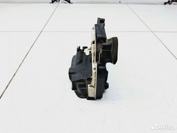 Замок двери задней левой VW Polo Sedan 2010-2020