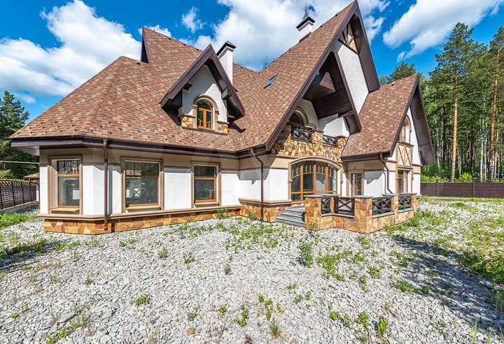 Коттедж 560 м² на участке 18,5 сот.