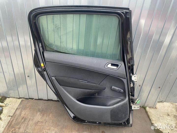 Дверь задняя левая Peugeot 308