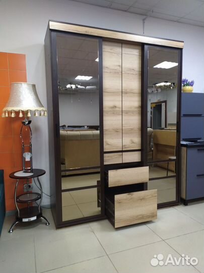 Шкаф купе с зеркалом