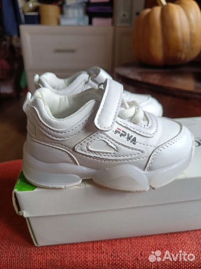 Кроссовки детские 21 размер новые