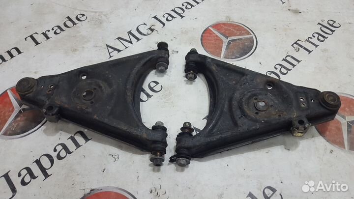 Комплект рычагов на Mercedes-Benz R107 C107 W114