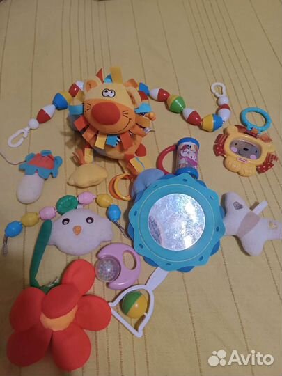 Погремушки, грызунки, развивалки для малышей