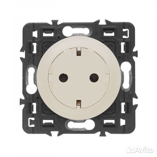 Legrand Celiane2 Бежевый Розетка с плоской лицевой панелью с/з, безвинтовой зажим (накладка+механизм