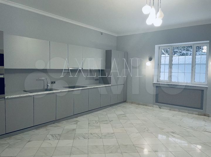 Дом 770 м² на участке 12 сот.