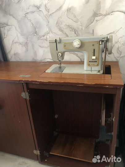 Швейная машина