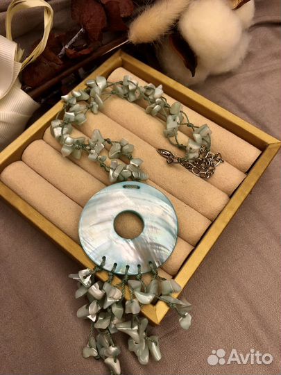 Колье с кулоном из натурального перламутра