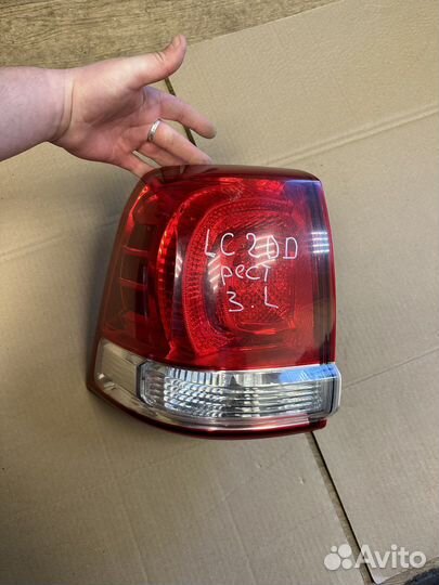 Левый фонарь Toyota Land Cruser 200 (12-15)