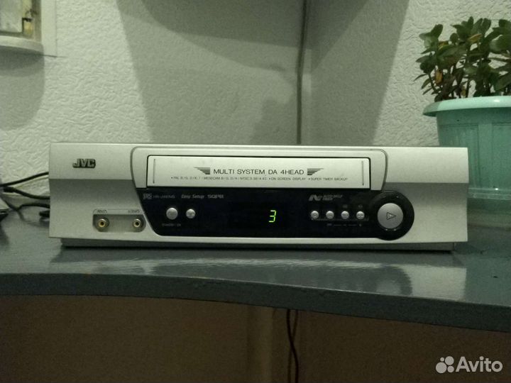 Видеомагнитофон JVC