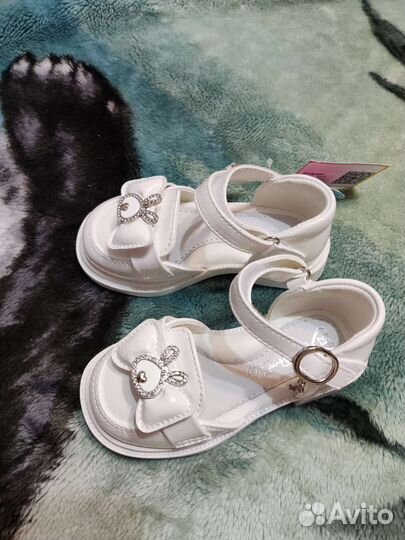 Босоножки для девочки белые