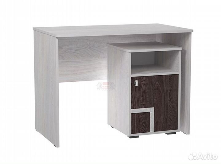 Стол письменный. В наличии