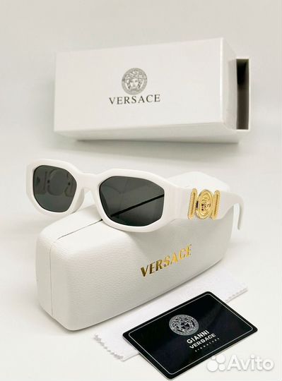 Солнцезащитные очки Versace