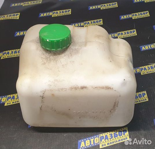 Бачок омывателя лобового стекла Chevrolet Niva